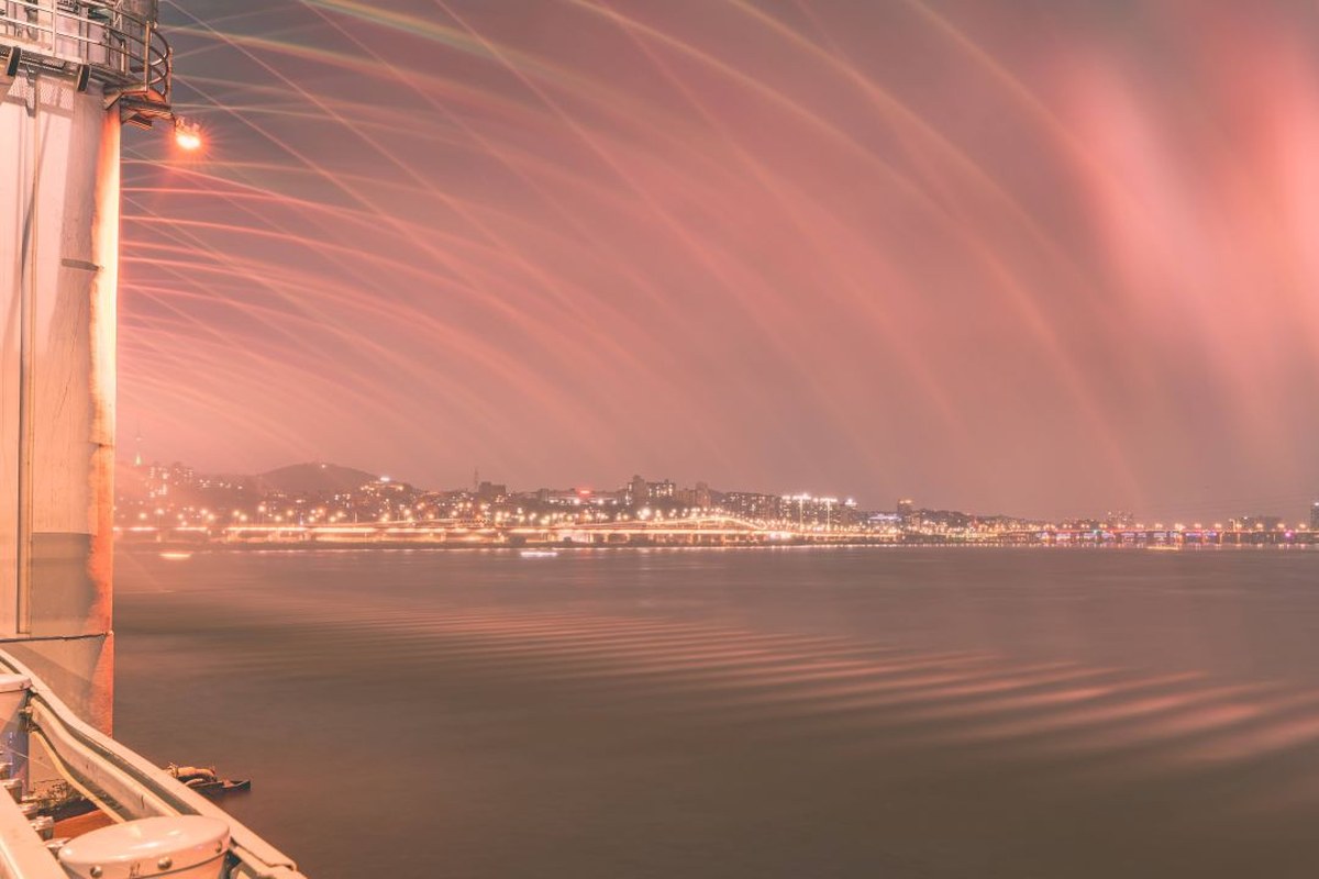 Banpo Bridge at night with arcs of coloured light from the Moonlight Rainbow Fountain reflected over the Han River