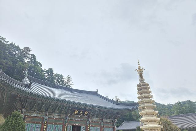 The main hall and nine-story pagoda of Woljeongsa temple in Odaesan